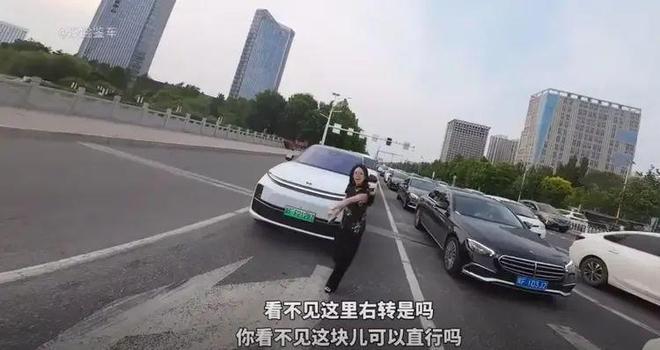 司机气到流产公布完整行车记录仪河北女司机与骑手冲突后续：女(图5)