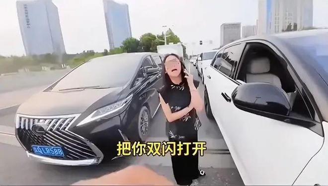 司机气到流产公布完整行车记录仪河北女司机与骑手冲突后续：女(图11)